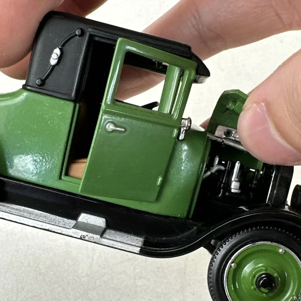 1926 Chevy Superior V 2 Passenger Coupe Model Car 1:32 Green